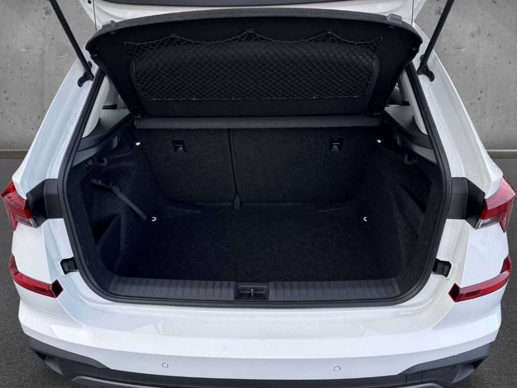 Fahrzeugabbildung SKODA Kamiq 1.0 TSI SELECTION LED SHZ Temp PDC Klima