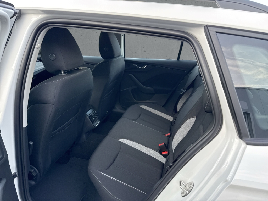 Fahrzeugabbildung SKODA Kamiq 1.0 TSI SELECTION LED SHZ Temp PDC Klima