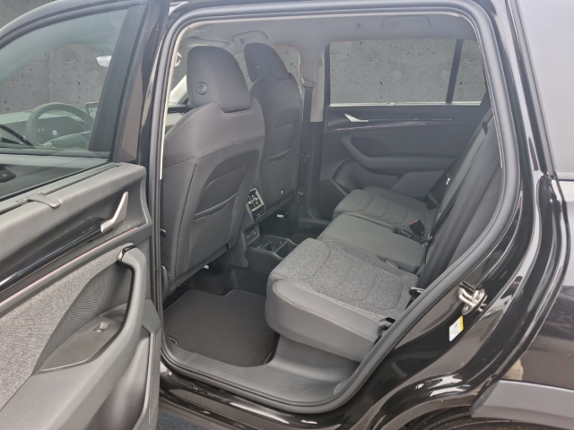 Fahrzeugabbildung SKODA Kodiaq 1.5 TSI iV SELECTION ACC SHZ KESSY AHK KAMERA