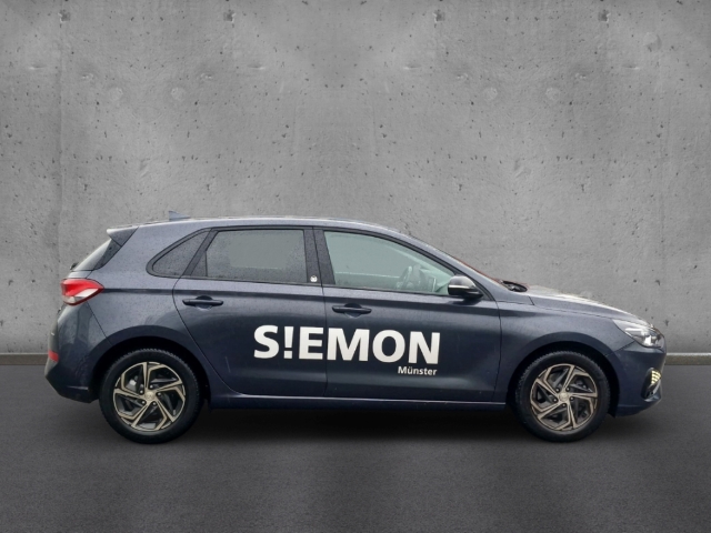 Fahrzeugabbildung Hyundai i30 1.0 T-GDI DCT Edition30 CarPlay RKam PDC SHZ Allwetter