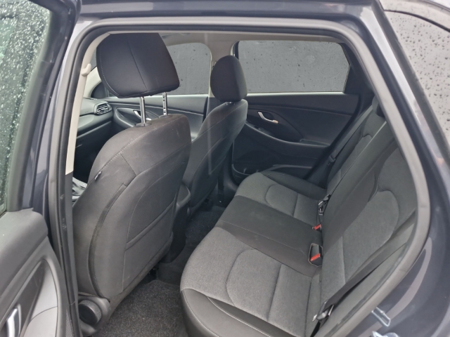 Fahrzeugabbildung Hyundai i30 1.0 T-GDI DCT Edition30 CarPlay RKam PDC SHZ Allwetter