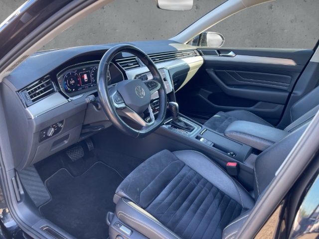 Fahrzeugabbildung Volkswagen Passat 2.0 TDI DSG R-Line Elegance AHK Sportpaket HUD StandHZG