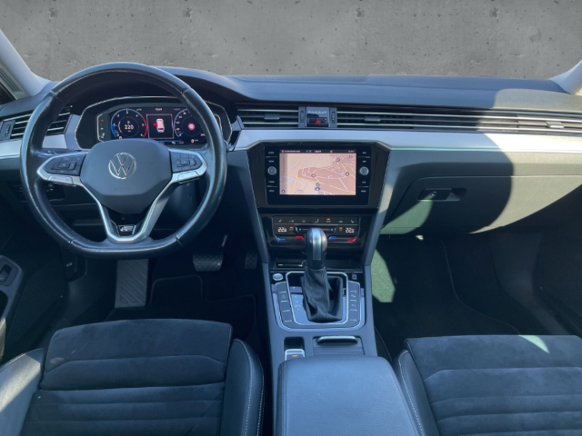Fahrzeugabbildung Volkswagen Passat 2.0 TDI DSG R-Line Elegance AHK Sportpaket HUD StandHZG