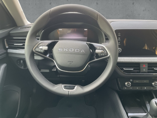 Fahrzeugabbildung SKODA Scala TSI SELECTION LED KLIMA SHZ PDC LM