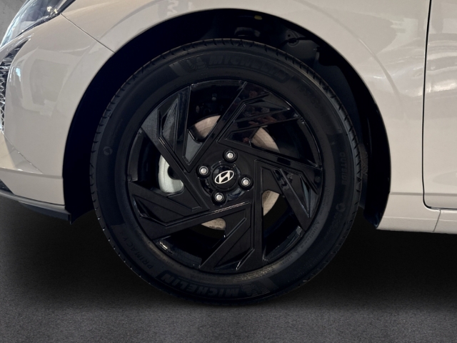 Fahrzeugabbildung Hyundai i20 FL MY26 1.0 T-GDI MT Blackline Navi Soundsystem Bose LED Apple CarPlay Android Auto