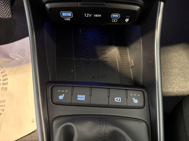 Fahrzeugabbildung Hyundai i20 FL MY26 1.0 T-GDI MT Blackline Navi Soundsystem Bose LED Apple CarPlay Android Auto