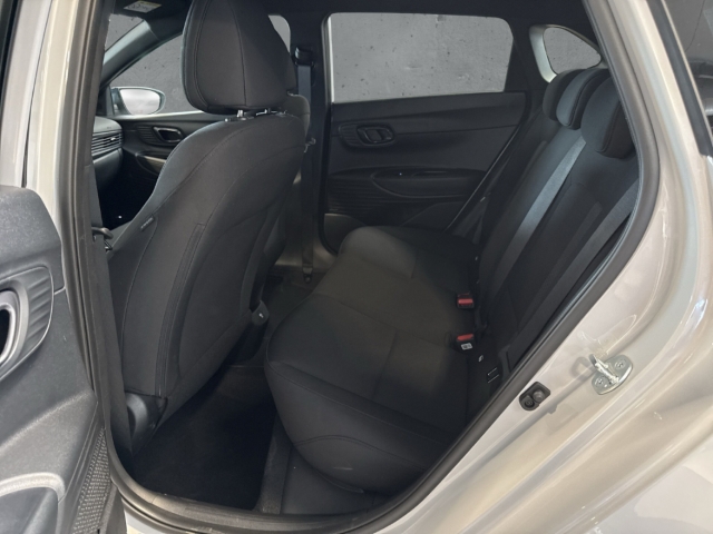 Fahrzeugabbildung Hyundai i20 FL MY26 1.0 T-GDI MT Blackline Navi Soundsystem Bose LED Apple CarPlay Android Auto