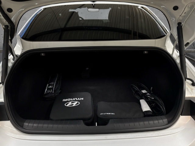 Fahrzeugabbildung Hyundai IONIQ 6 77,4kWh 4WD UNIQ SHZ PDCv+h Bose HUD Navi Leder Digitales Cockpit Memory Sitze