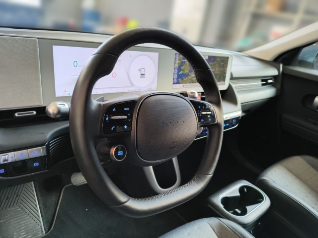 Fahrzeugabbildung Hyundai IONIQ 5 77,4kWh 2WD MY24 TECHNIQ Assist-P Bose 20LM el.Heckklappe Navi Digitales Cockpit