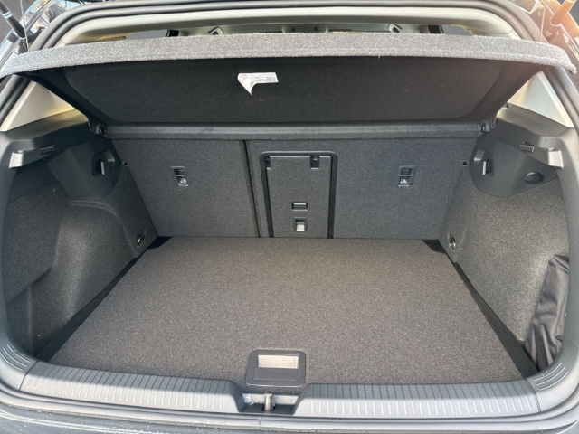 Fahrzeugabbildung Volkswagen Golf 1.5 TSI Energy Navi R-Kamera GJR ACC SHZ