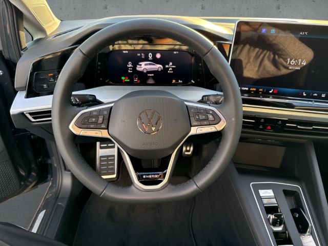 Fahrzeugabbildung Volkswagen Golf 1.5 TSI Energy Navi R-Kamera GJR ACC SHZ