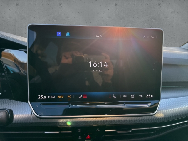 Fahrzeugabbildung Volkswagen Golf 1.5 TSI Energy Navi R-Kamera GJR ACC SHZ