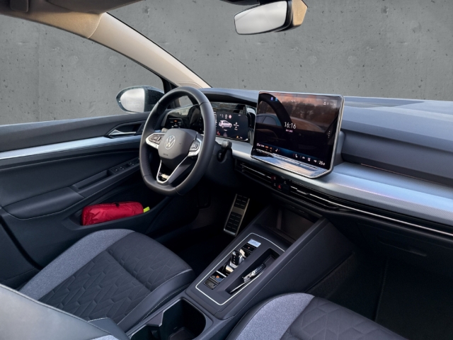 Fahrzeugabbildung Volkswagen Golf 1.5 TSI Energy Navi R-Kamera GJR ACC SHZ