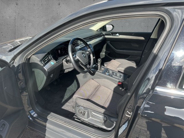 Fahrzeugabbildung Volkswagen Passat Comfortline 1.5 TSI Panorama Standheizung NAV