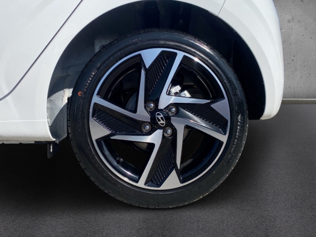 Fahrzeugabbildung Hyundai i10 FL MY25 1.2 Prime Navi Dachlackierung Apple CarPlay Android Auto DAB SHZ LenkradHZG