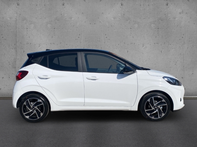 Fahrzeugabbildung Hyundai i10 FL MY25 1.2 Prime Navi Dachlackierung Apple CarPlay Android Auto DAB SHZ LenkradHZG