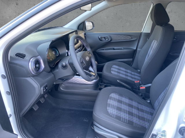 Fahrzeugabbildung Hyundai i10 FL MY25 1.2 Prime Navi Dachlackierung Apple CarPlay Android Auto DAB SHZ LenkradHZG