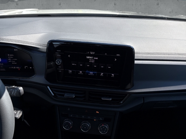 Fahrzeugabbildung Volkswagen T-Roc 1.0 TSI LED AHK GJR SHZ ACC DPF USB