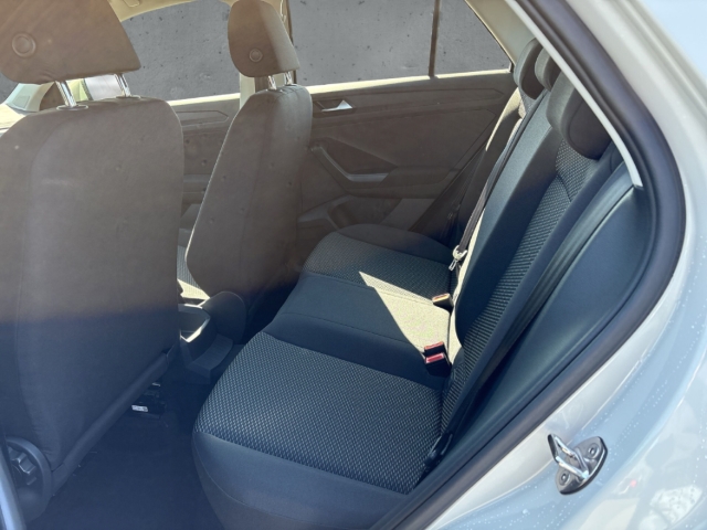 Fahrzeugabbildung Volkswagen T-Roc 1.0 TSI LED AHK GJR SHZ ACC DPF USB