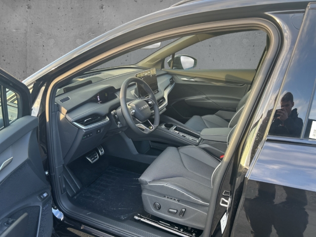 Fahrzeugabbildung SKODA Enyaq RS Suite 4x4 Maxx-Paket AHK LED ACC e-Sitze