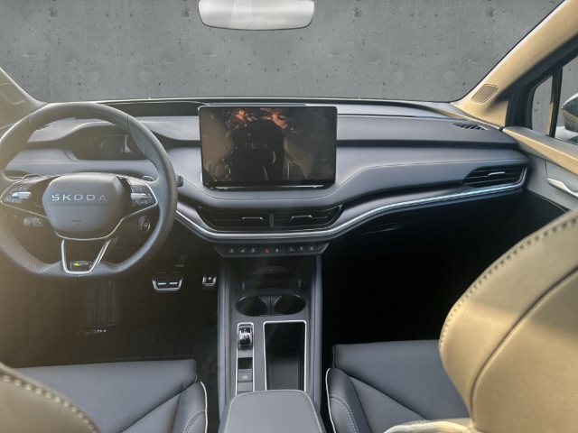 Fahrzeugabbildung SKODA Enyaq RS Suite 4x4 Maxx-Paket AHK LED ACC e-Sitze