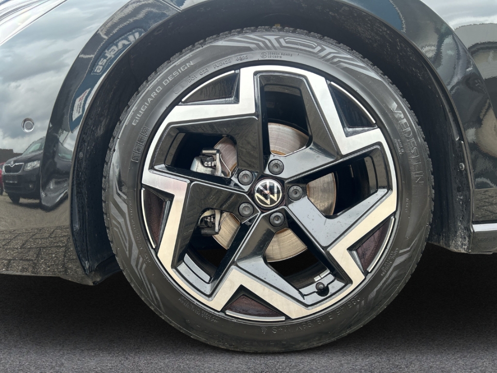 Fahrzeugabbildung Volkswagen Passat Variant 2.0 TDI R-line ACC SHZ R-Kam Matrix LED
