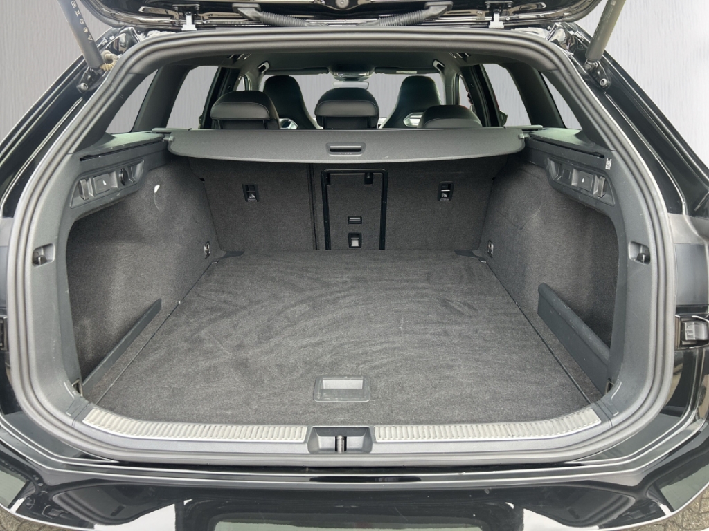 Fahrzeugabbildung Volkswagen Passat Variant 2.0 TDI R-line ACC SHZ R-Kam Matrix LED
