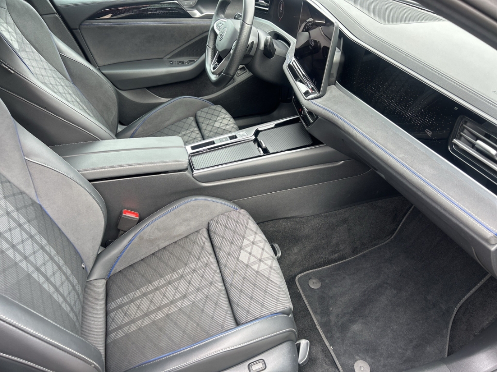 Fahrzeugabbildung Volkswagen Passat Variant 2.0 TDI R-line ACC SHZ R-Kam Matrix LED