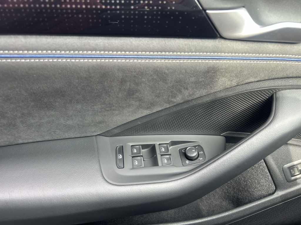 Fahrzeugabbildung Volkswagen Passat Variant 2.0 TDI R-line ACC SHZ R-Kam Matrix LED