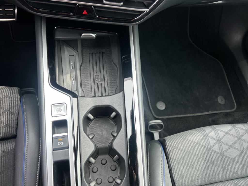 Fahrzeugabbildung Volkswagen Passat Variant 2.0 TDI R-line ACC SHZ R-Kam Matrix LED