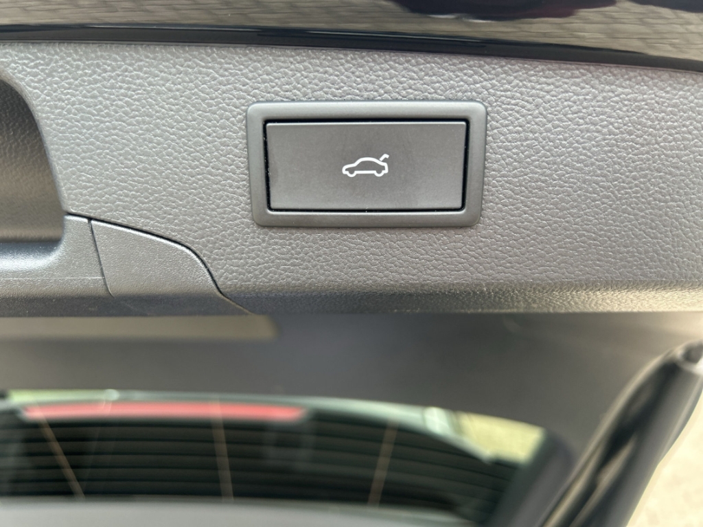 Fahrzeugabbildung Volkswagen Passat Variant 2.0 TDI R-line ACC SHZ R-Kam Matrix LED
