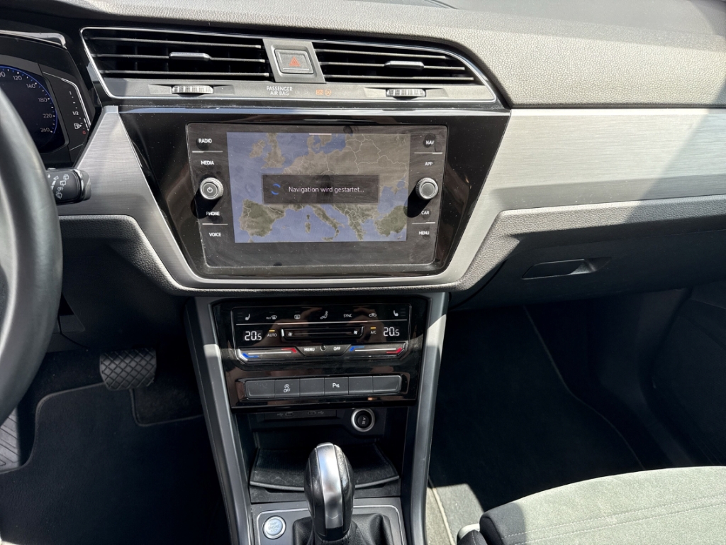 Fahrzeugabbildung Volkswagen Touran 2.0 TDI DSG Comfortline LED SHZ NAVI ergoActive Soundsys R-Kam
