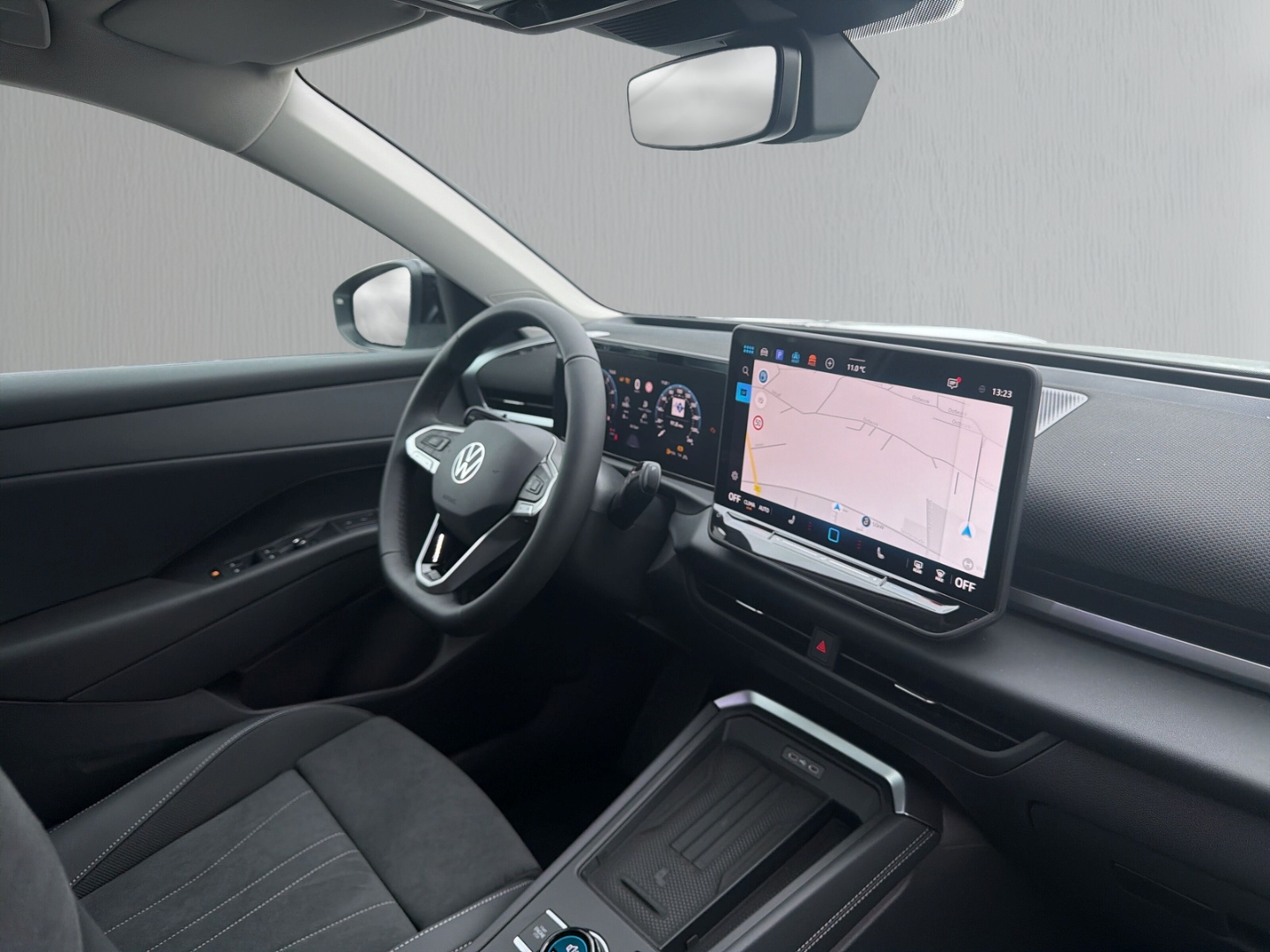 Fahrzeugabbildung Volkswagen T-Roc 1.5 eTSI DSG Style Navi IQ.Light IQ.Drive