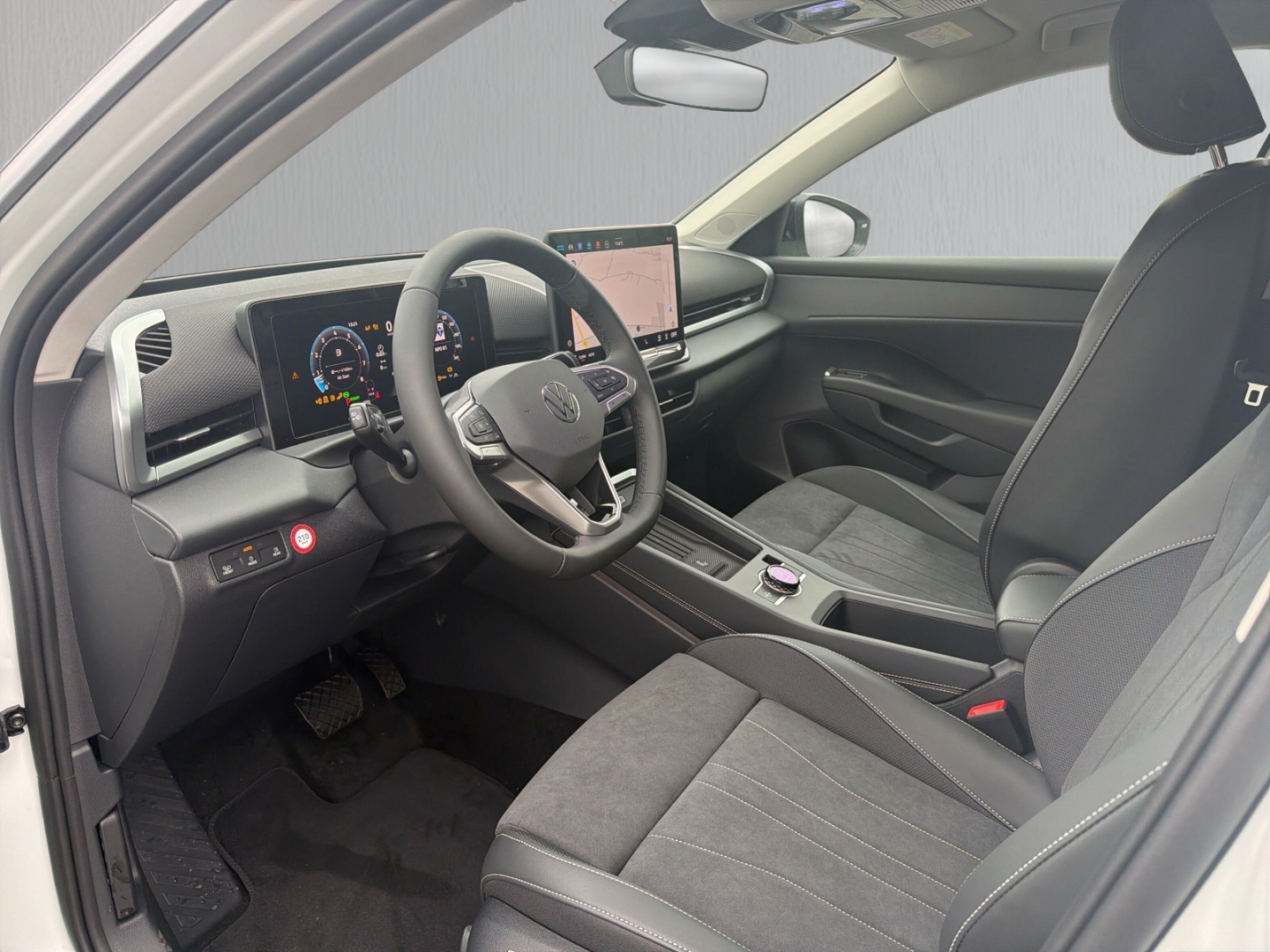 Fahrzeugabbildung Volkswagen T-Roc 1.5 eTSI DSG Style Navi IQ.Light IQ.Drive