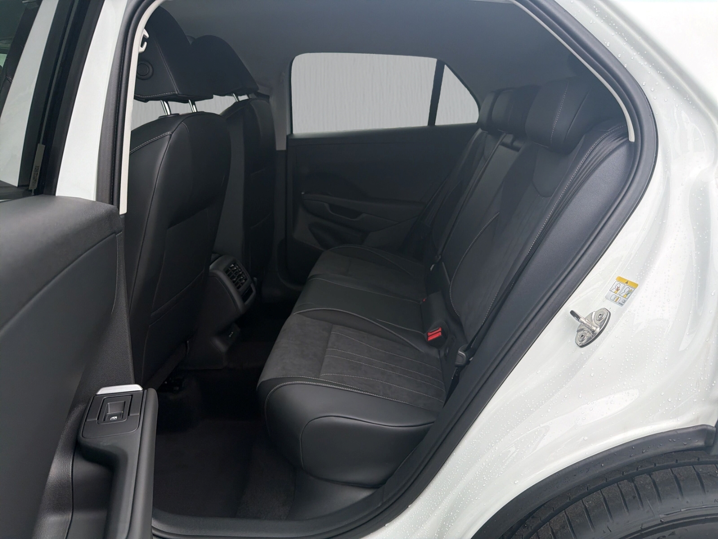 Fahrzeugabbildung Volkswagen T-Roc 1.5 eTSI DSG Style Navi IQ.Light IQ.Drive