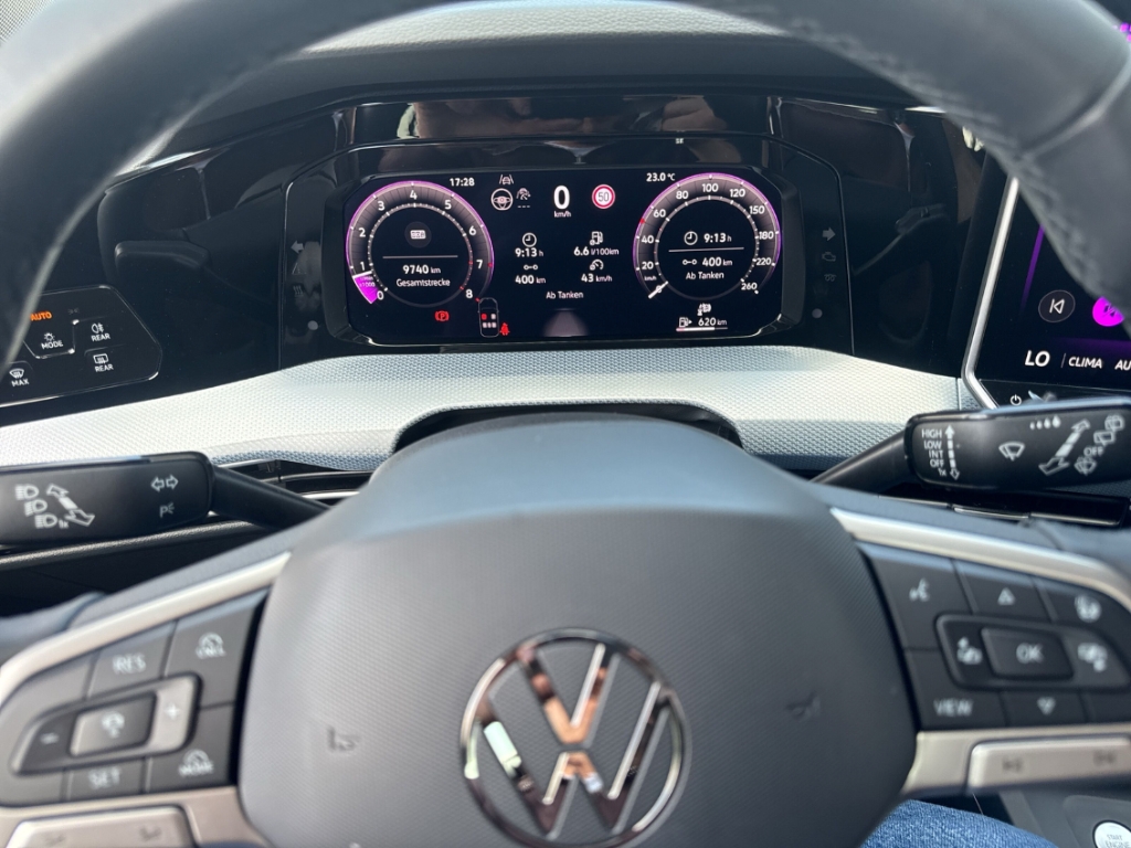 Fahrzeugabbildung Volkswagen Golf ACC Start-Stop PDC Mehrzonenklima LED ABS