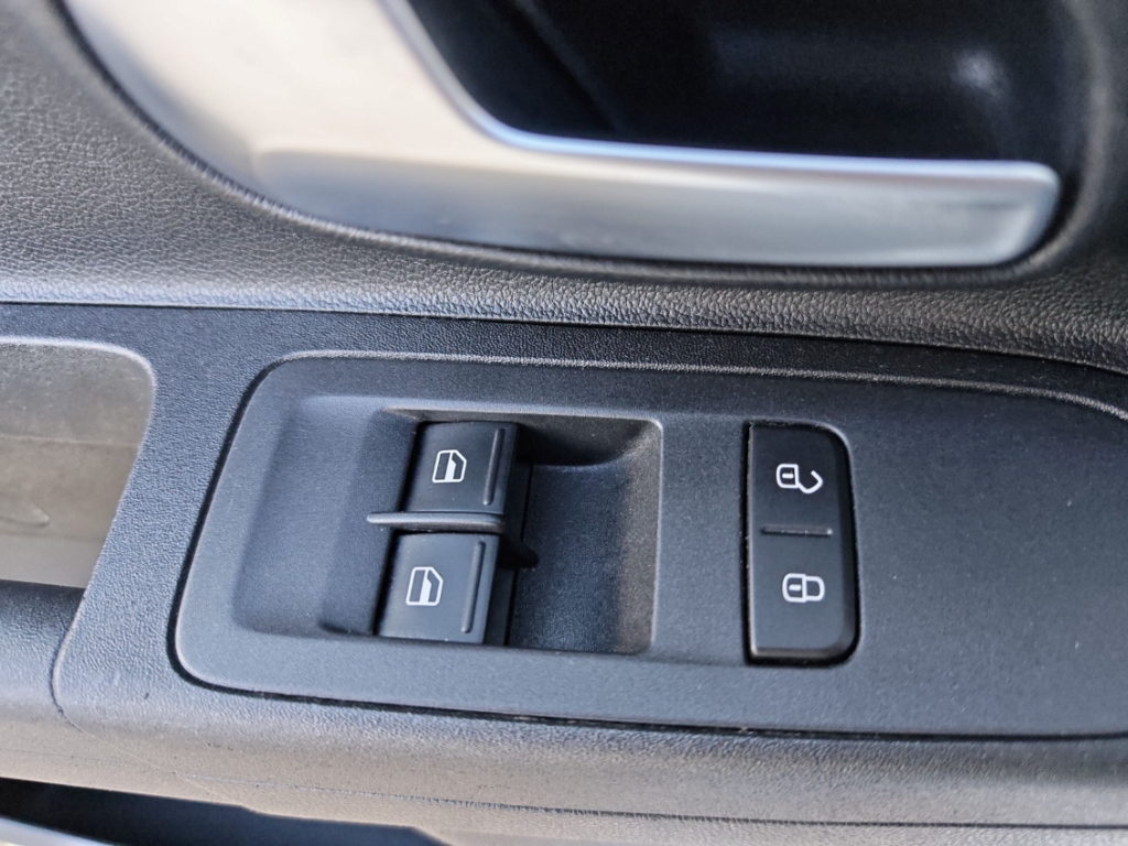 Fahrzeugabbildung Volkswagen up! 1,0 BMT move Temp PDC Klima BT