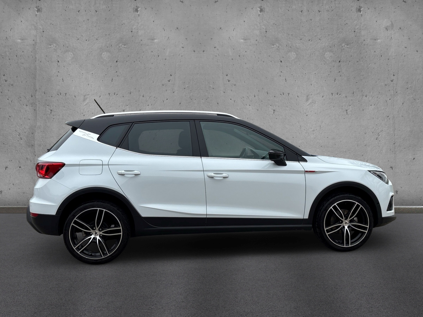 Fahrzeugabbildung SEAT Arona 1.5 TSI FR AHK RFK SHZ LMF Navi Klima