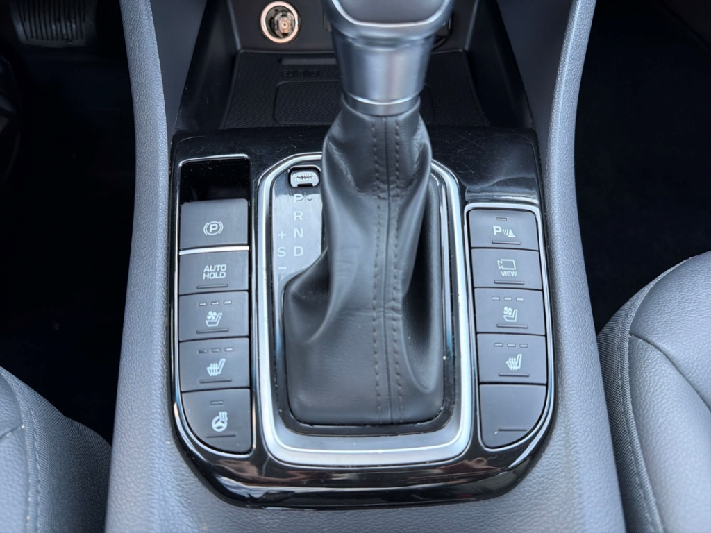 Fahrzeugabbildung Hyundai IONIQ FL 1.6 GDi Hybrid DCT PREMIUM Navi Leder Digitales Cockpit Soundsystem Klimasitze