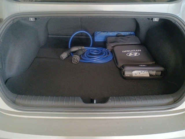 Fahrzeugabbildung Hyundai IONIQ 6 77,4kWh 4WD UNIQ Digi-Spiegel HUD Navi Digitales Cockpit Memory Sitze Soundsystem Bose