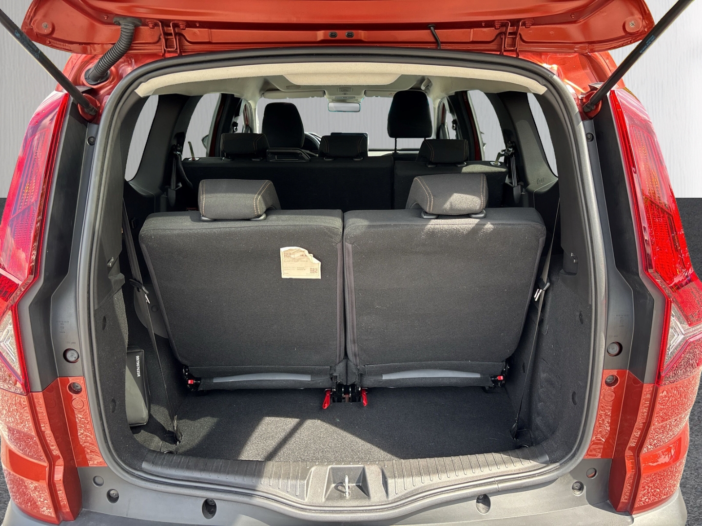 Fahrzeugabbildung Dacia Jogger Extreme 1.5 Hyb AHK SHZ RFK 7Sitze 8-fach