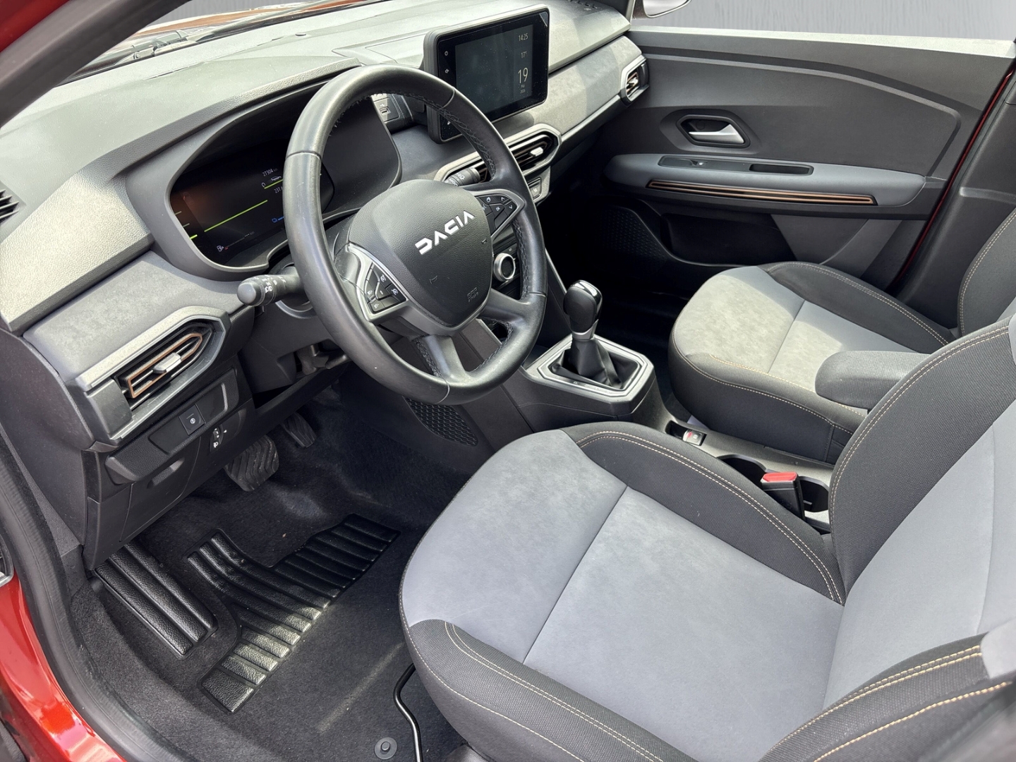 Fahrzeugabbildung Dacia Jogger Extreme 1.5 Hyb AHK SHZ RFK 7Sitze 8-fach
