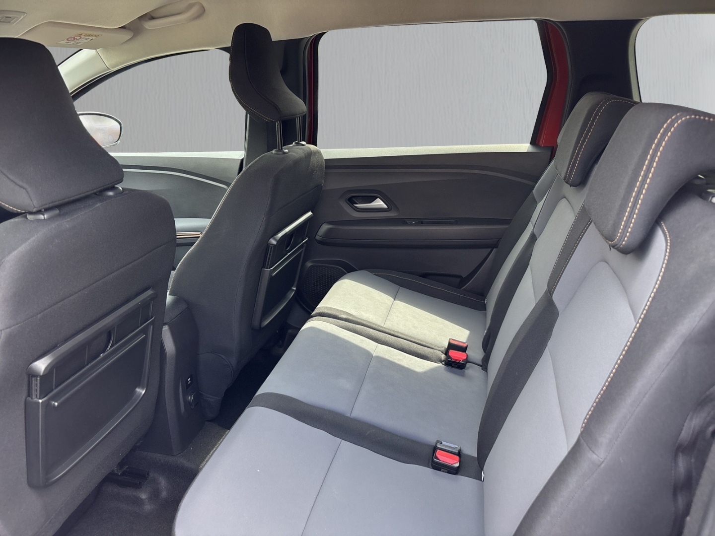 Fahrzeugabbildung Dacia Jogger Extreme 1.5 Hyb AHK SHZ RFK 7Sitze 8-fach