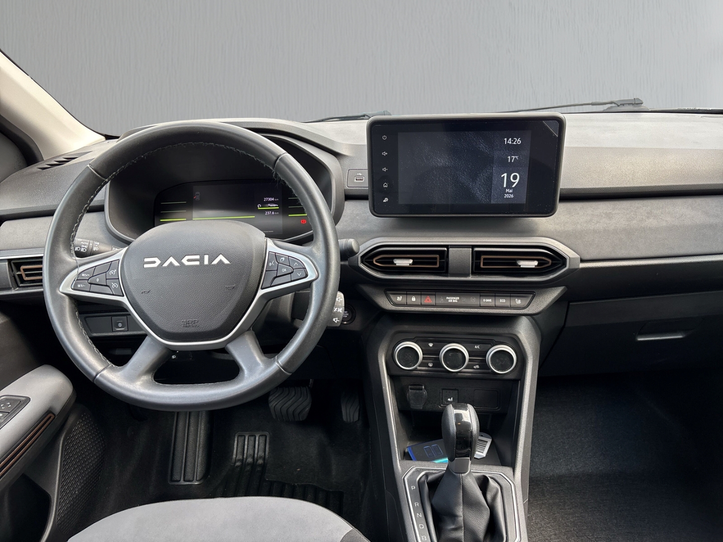 Fahrzeugabbildung Dacia Jogger Extreme 1.5 Hyb AHK SHZ RFK 7Sitze 8-fach