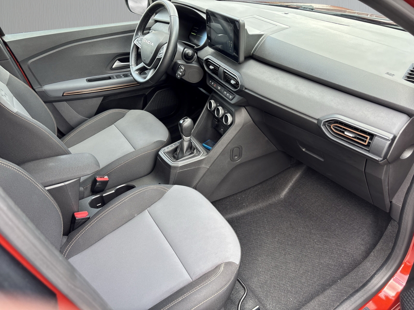 Fahrzeugabbildung Dacia Jogger Extreme 1.5 Hyb AHK SHZ RFK 7Sitze 8-fach