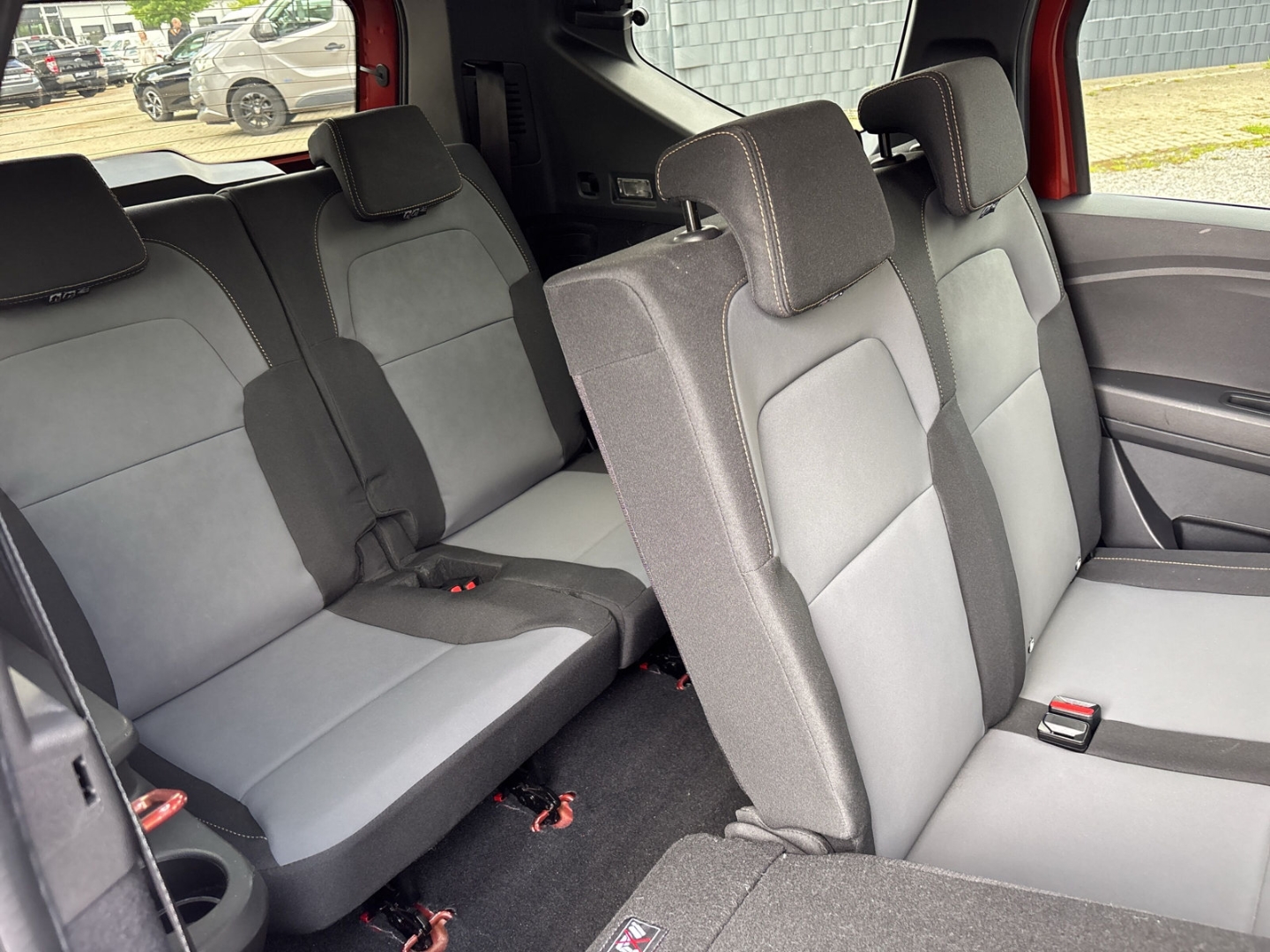 Fahrzeugabbildung Dacia Jogger Extreme 1.5 Hyb AHK SHZ RFK 7Sitze 8-fach