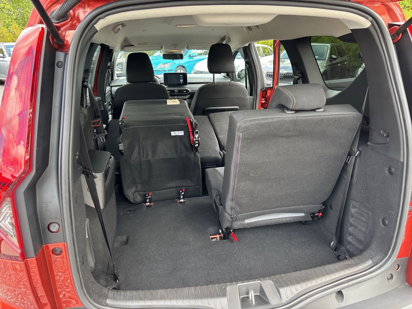 Fahrzeugabbildung Dacia Jogger Extreme 1.5 Hyb AHK SHZ RFK 7Sitze 8-fach