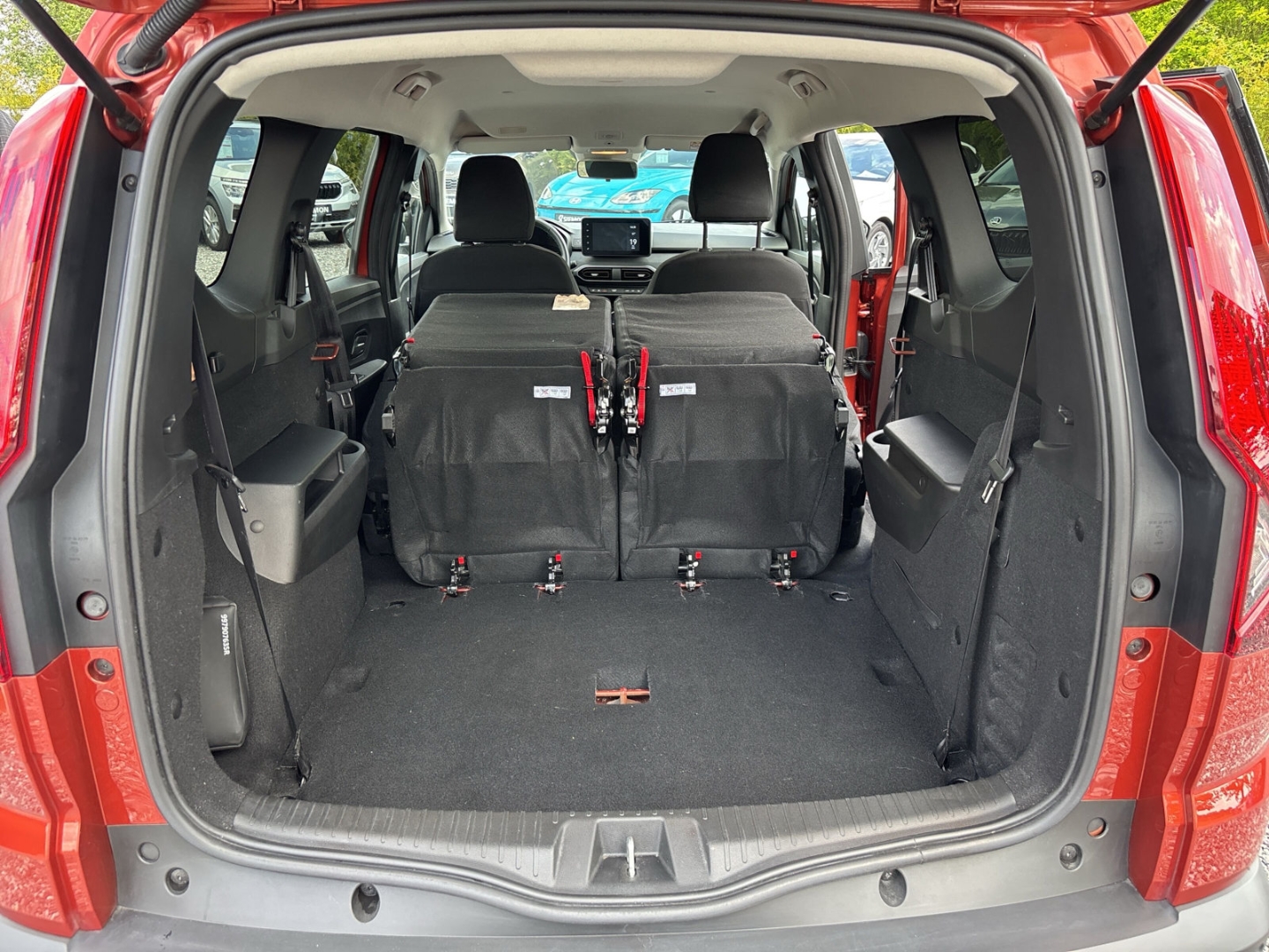 Fahrzeugabbildung Dacia Jogger Extreme 1.5 Hyb AHK SHZ RFK 7Sitze 8-fach