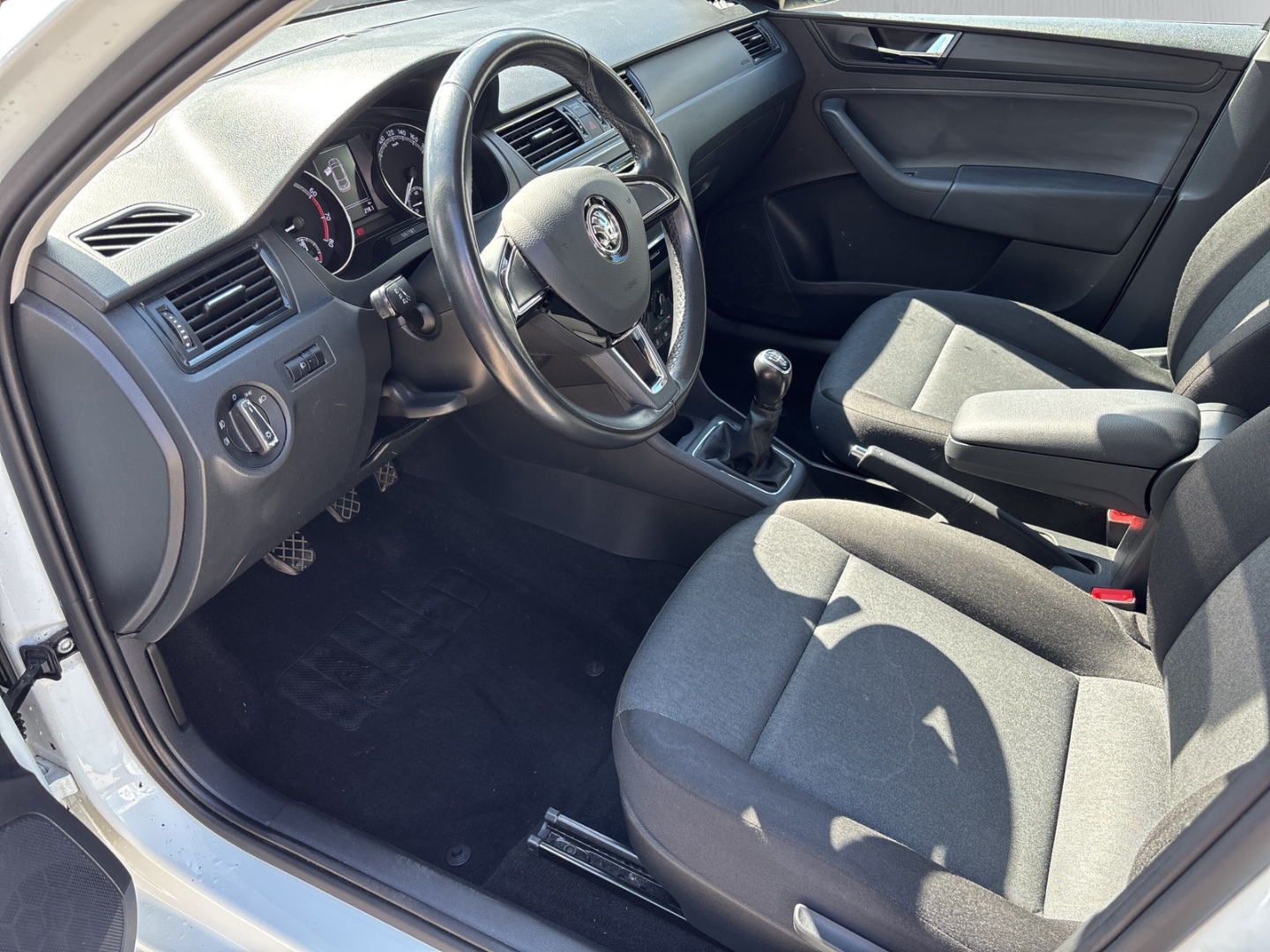 Fahrzeugabbildung SKODA Rapid Spaceback Cool Edition PDC LM Klima SHZ
