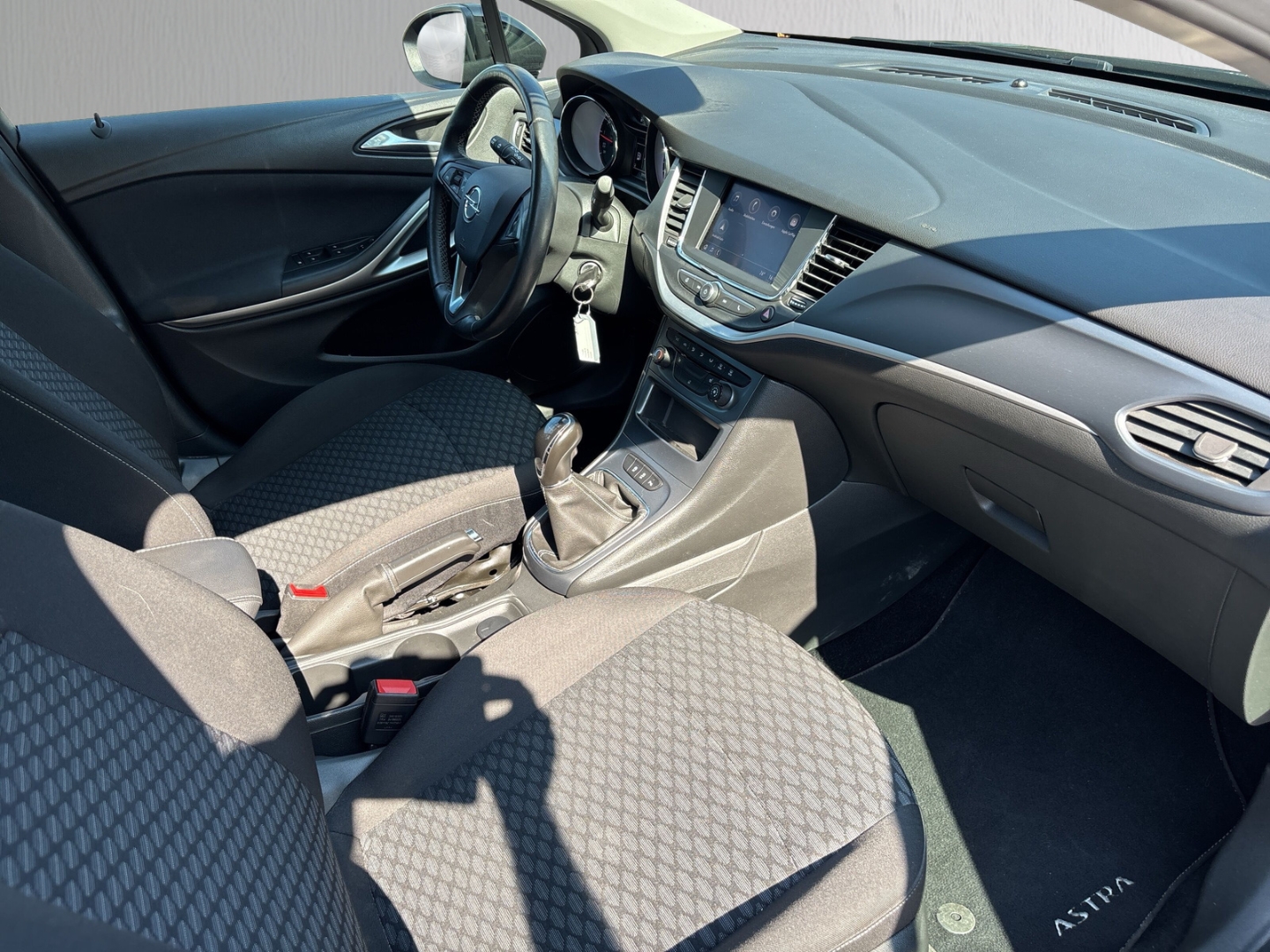 Fahrzeugabbildung Opel Astra K ST Turbo 120 Jahre LED Temp SHZ PDCv+h